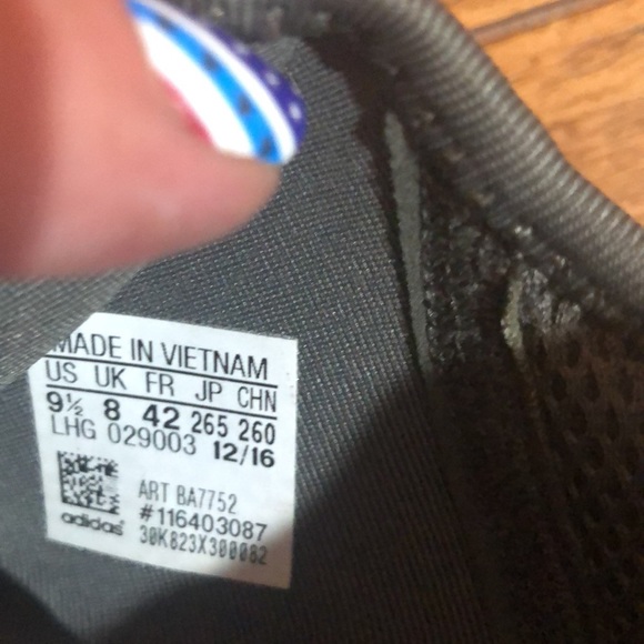 Adidas Tennis Shoes - Picture 6 of 6